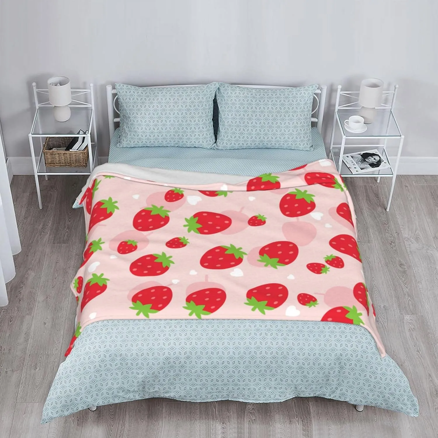 Strawberry Blanket Super Soft Fleece Throw Blanket Warm and Cozy Lightweight Bed Blanket for Couch, Sofa, Camping, and Travel All Season Blankets Gifts 50"x40"