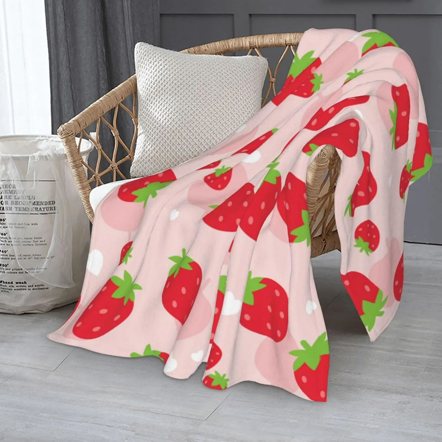 Strawberry Blanket Super Soft Fleece Throw Blanket Warm and Cozy Lightweight Bed Blanket for Couch, Sofa, Camping, and Travel All Season Blankets Gifts 50"x40"
